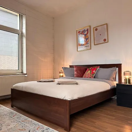 Beautiful And Spacious 4 Bdr With Balcony Apartment *