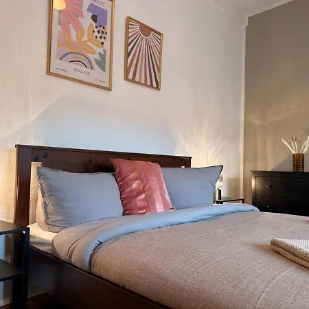 아파트 Beautiful And Spacious 4 Bdr With Balcony