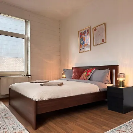Apartment Beautiful And Spacious 4 Bdr With Balcony *