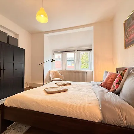 Beautiful And Spacious 4 Bdr With Balcony