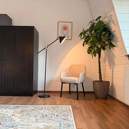 Beautiful And Spacious 4 Bdr With Balcony 아파트 *